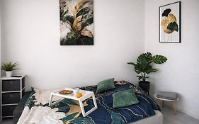 Słoneczny apartament na Żoliborzu dla 2 osób przy Arkadii